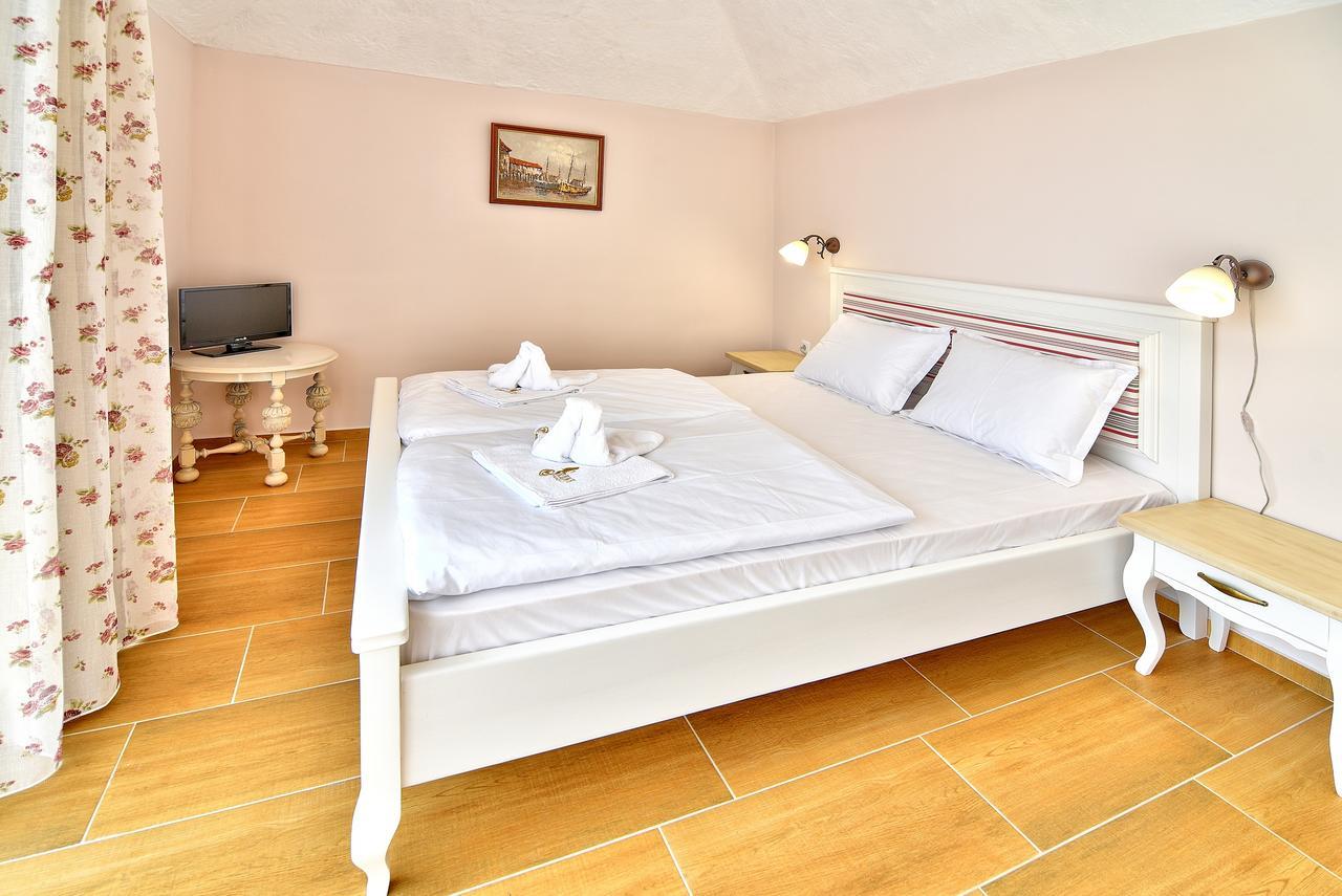 Sirena Palace Family Hotel Obsor Exterior foto